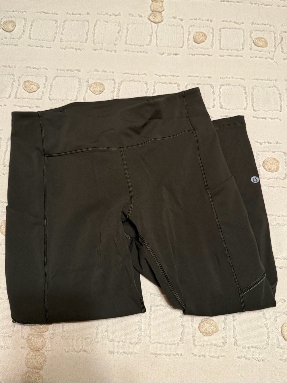 lululemon athletica Black Women's cropped Pocket Leggings